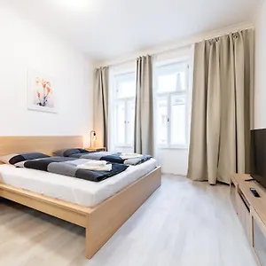 Borivojova 63 Apartment Prag